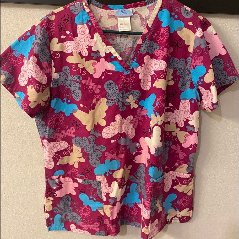 SB scrubs top